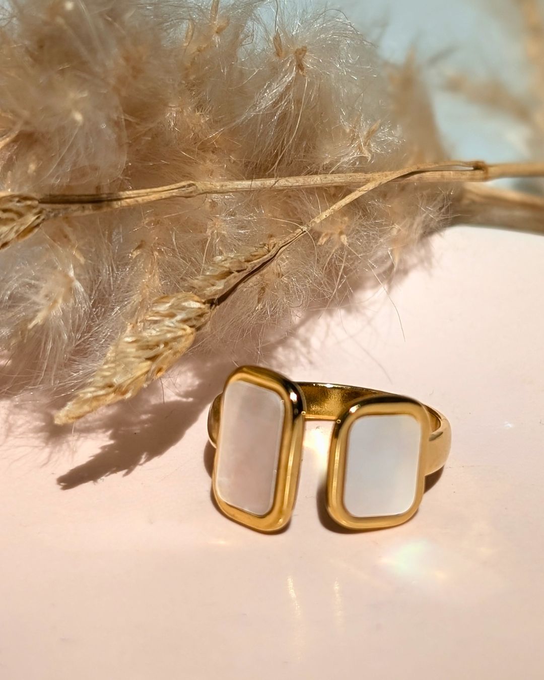 Bague Adèle en Nacre et Acier Inoxydable Doré