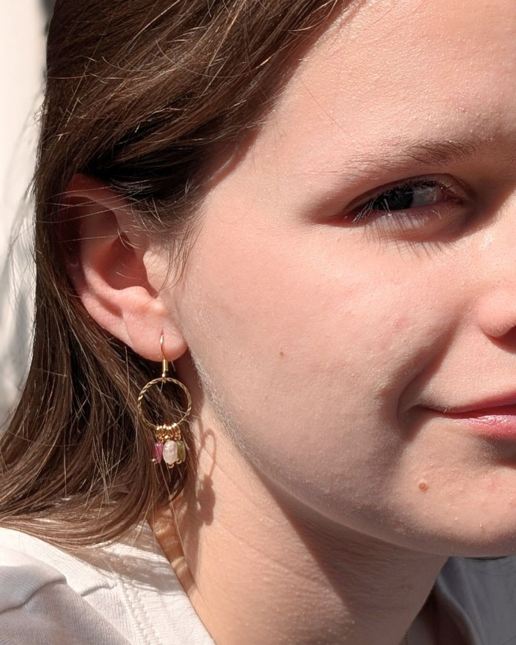 Boucles d'Oreilles Blossom — Anneaux Torsadés et Grappes de Pierres Naturelles en Acier Inoxydable Doré
