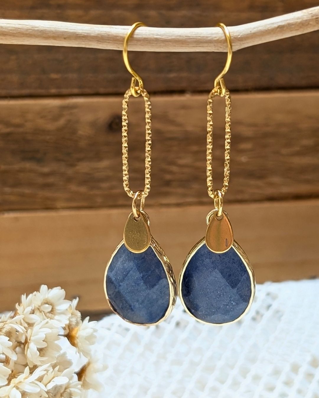 Boucles d'Oreilles Cherry — Pendants Goutte en Pierres Naturelles et Acier Inoxydable Doré