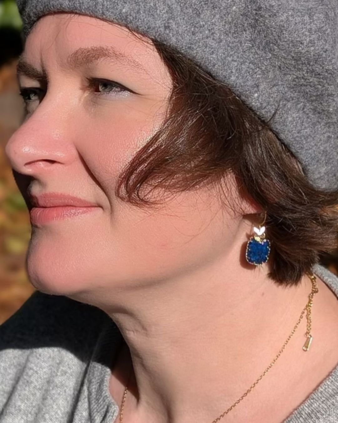 Boucles d'Oreilles Irina — Pendants Serti Feuillage et Pierre Naturelle Facettée en Acier Inoxydable Doré
