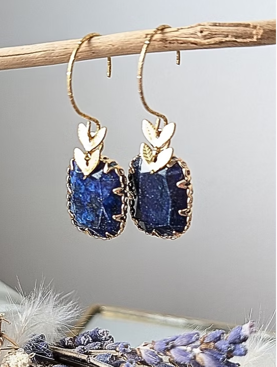 Boucles d'Oreilles Irina — Pendants Serti Feuillage et Pierre Naturelle Facettée en Acier Inoxydable Doré