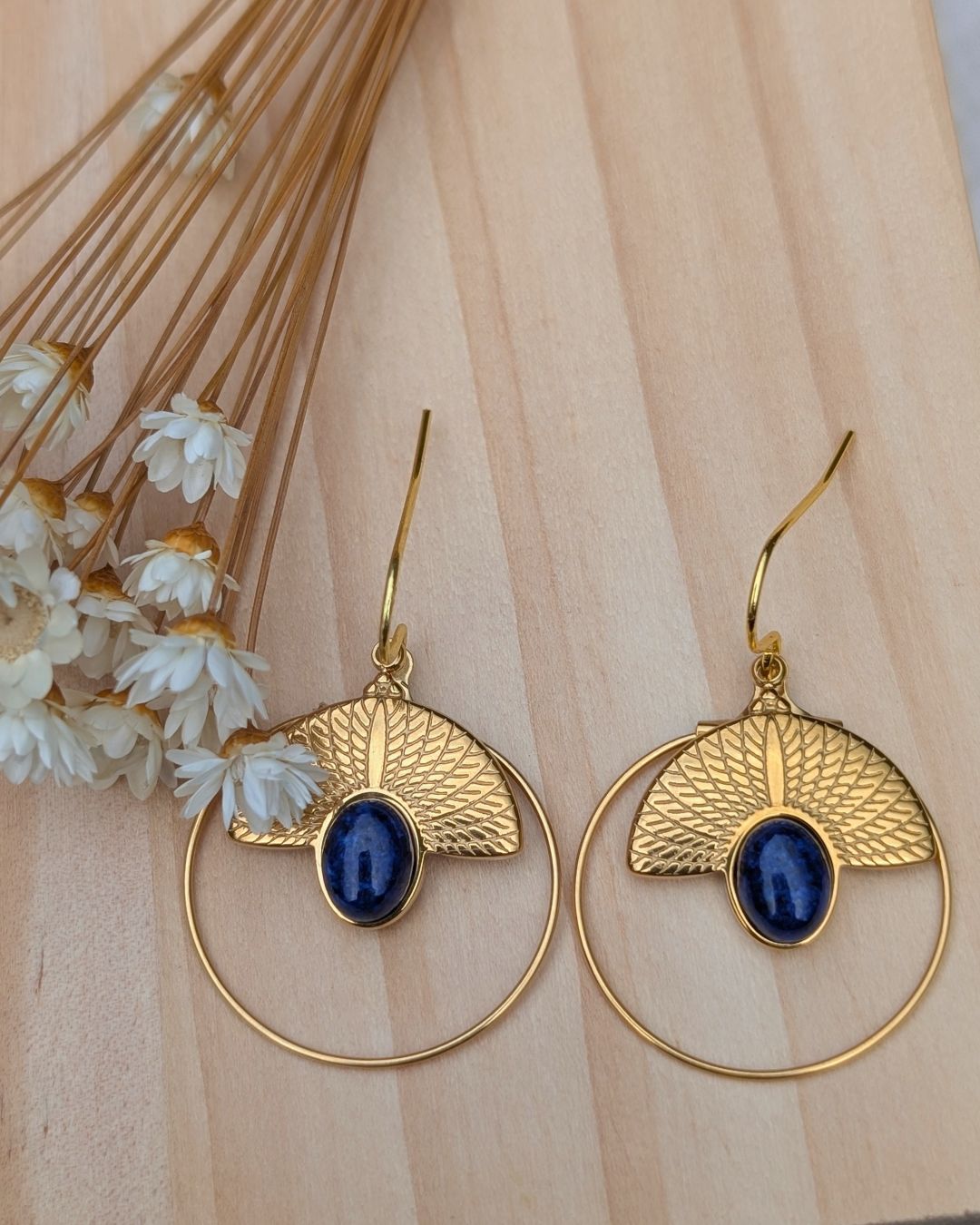 Boucles d'oreilles Isis - Pendant en acier inoxydable doré et pierre naturelle