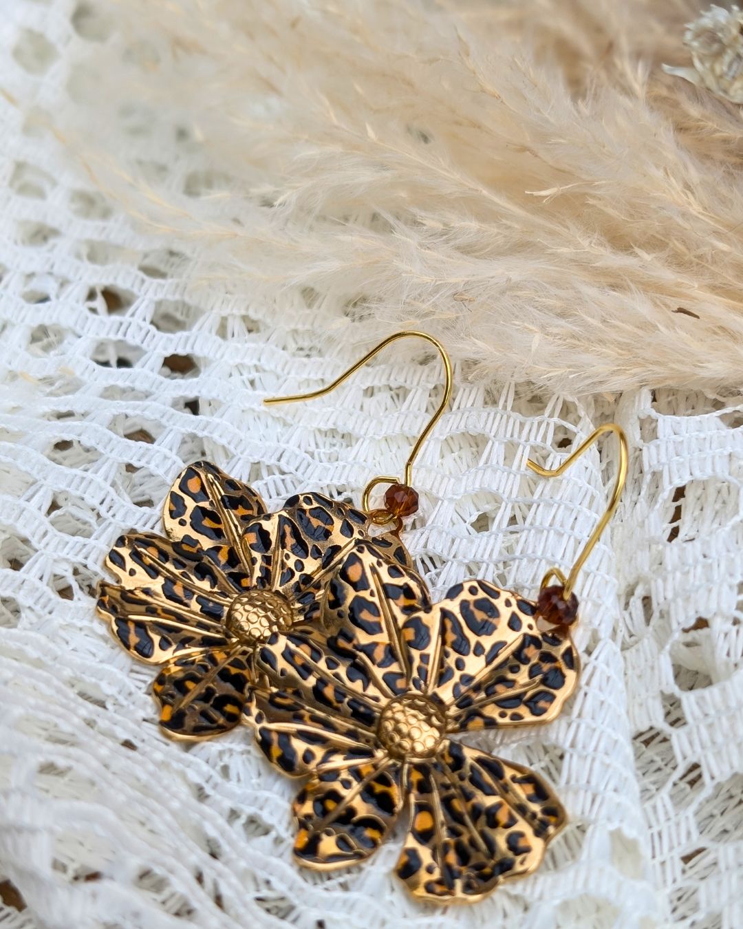 Boucles d'oreilles Nemera — Fleur motif léopard et acier inoxydable doré