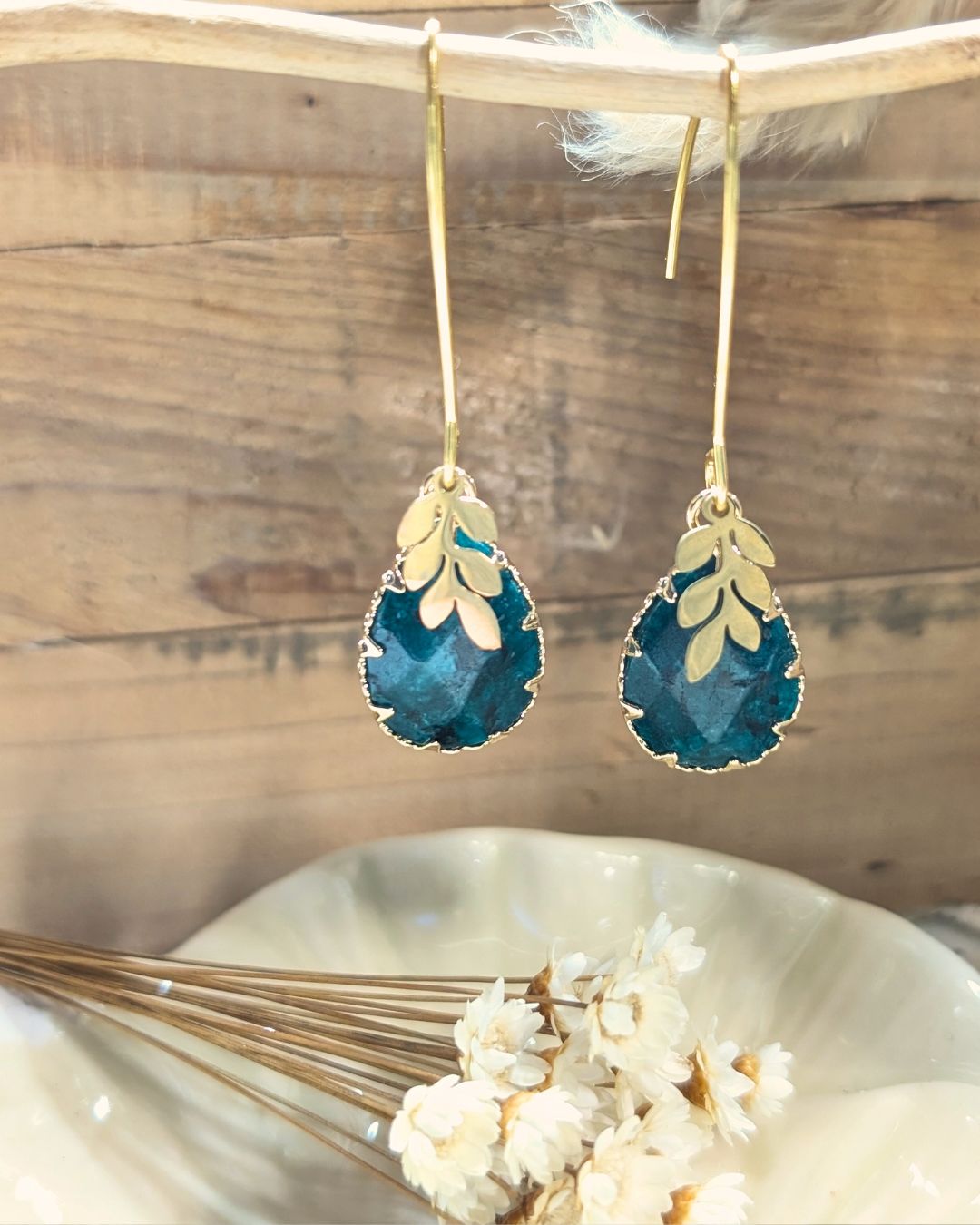 Boucles d'Oreilles Katell - Pendantes Acier Inoxydable Doré, Feuille & Pierres Naturelles