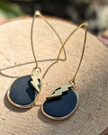Boucles d'oreilles pendantes Noor — Agate noire & acier inoxydable doré