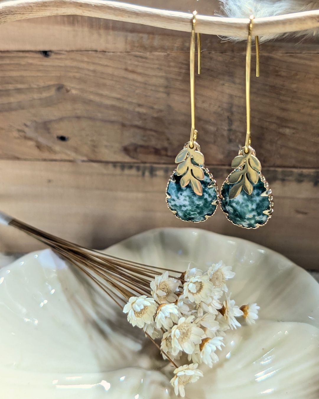 Boucles d'Oreilles Katell - Pendantes Acier Inoxydable Doré, Feuille & Pierres Naturelles