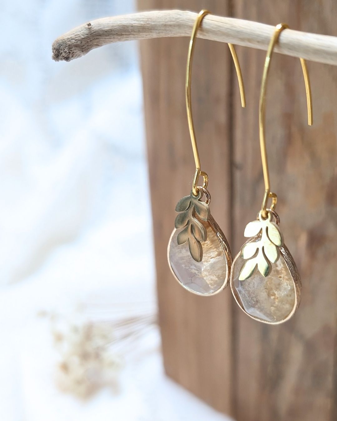 Boucles d'Oreilles Katell - Pendantes Acier Inoxydable Doré, Feuille & Pierres Naturelles