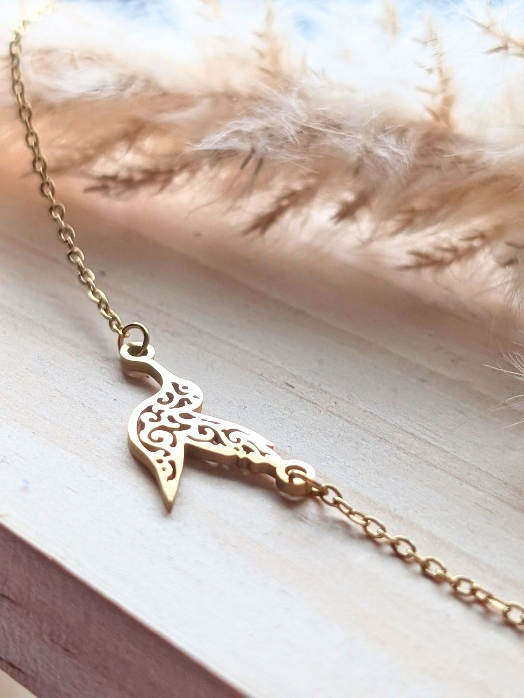 Bracelet Joanna — Motif colibri ajouré en acier inoxydable