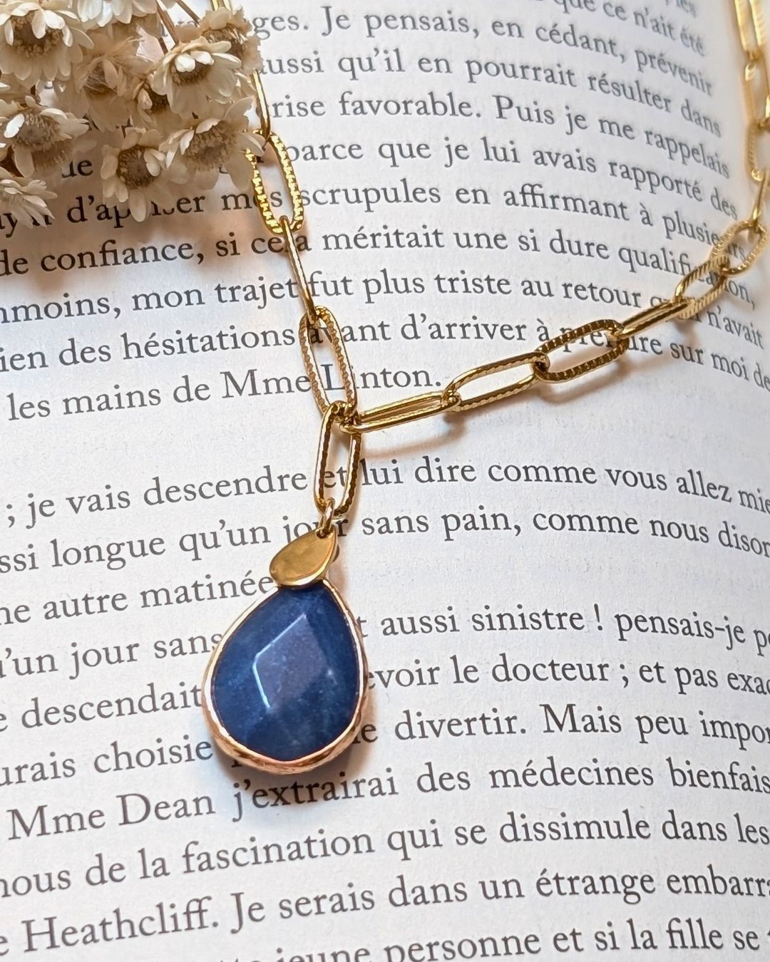 Collier Cherry — Chaîne Texturée et Pendentif Goutte en Pierre Naturelle en Acier Inoxydable Doré