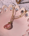Collier Cherry — Chaîne Texturée et Pendentif Goutte en Pierre Naturelle en Acier Inoxydable Doré