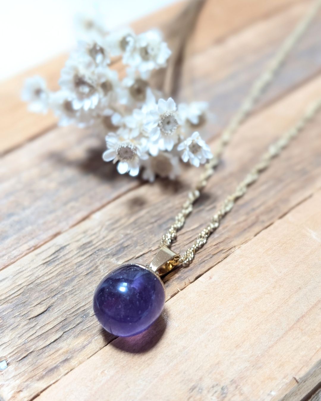 Collier Cyane - Chaîne en acier inoxydable doré et pierres naturelles