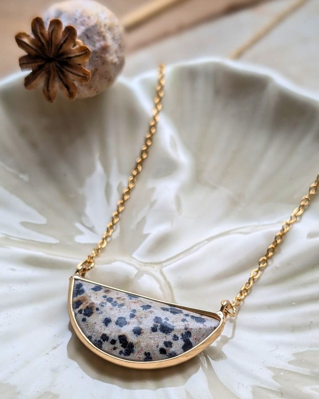 Collier demi-lune Rolly — Pierre Naturelle &amp; Acier Inoxydable Doré