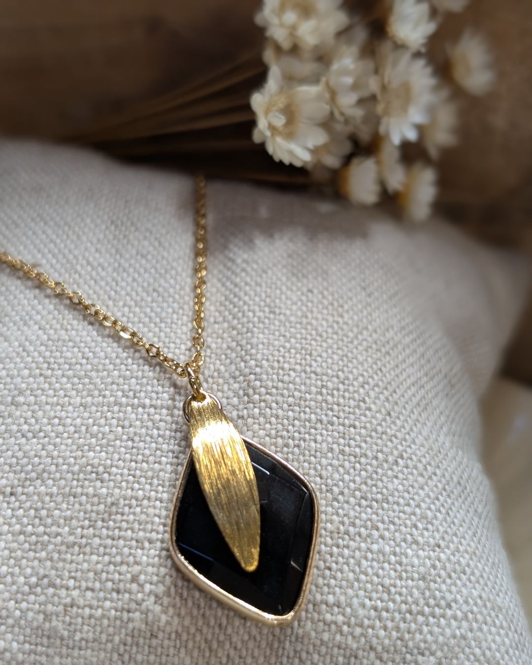 Collier Farah — Chaîne Acier Inoxydable Doré & Pierres Naturelles