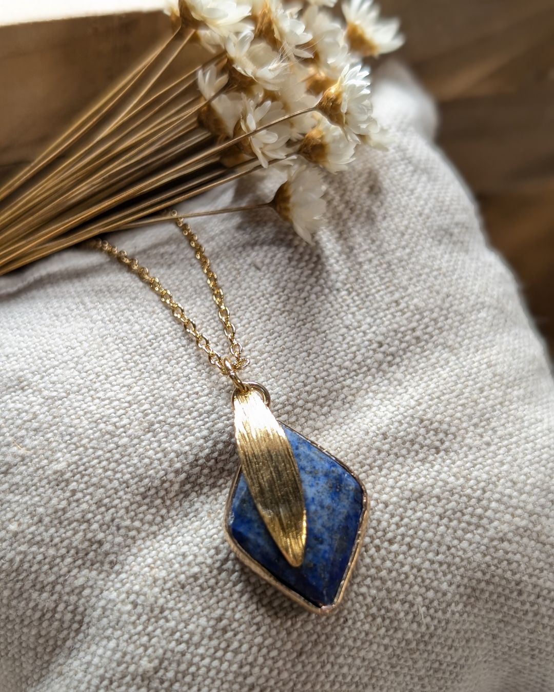 Collier Farah — Chaîne Acier Inoxydable Doré & Pierres Naturelles