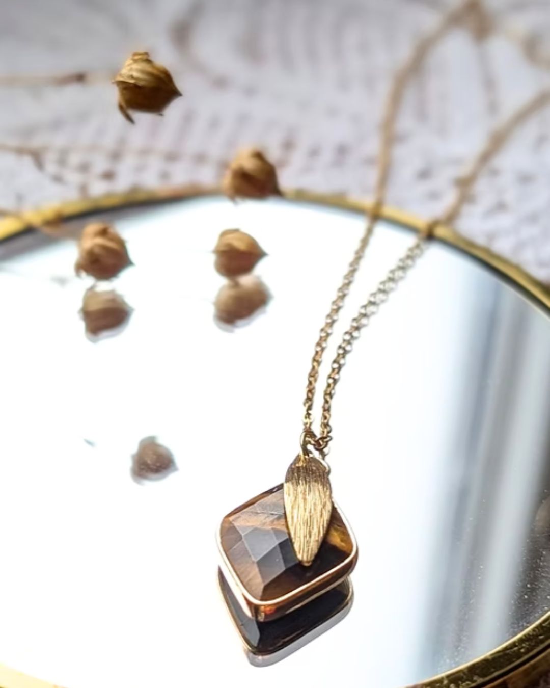 Collier Farah — Chaîne Acier Inoxydable Doré & Pierres Naturelles