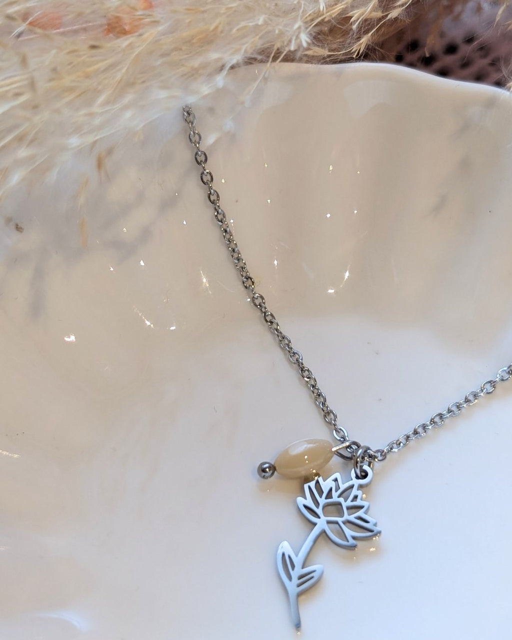 Collier Fleur de Naissance Juillet (Nénuphar) — Acier Inoxydable