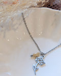 Collier Fleur de Naissance Juillet (Nénuphar) — Acier Inoxydable
