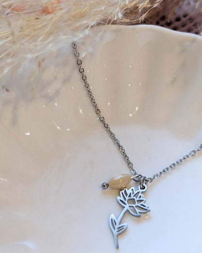 Collier Fleur de Naissance Juillet (Nénuphar) — Acier Inoxydable