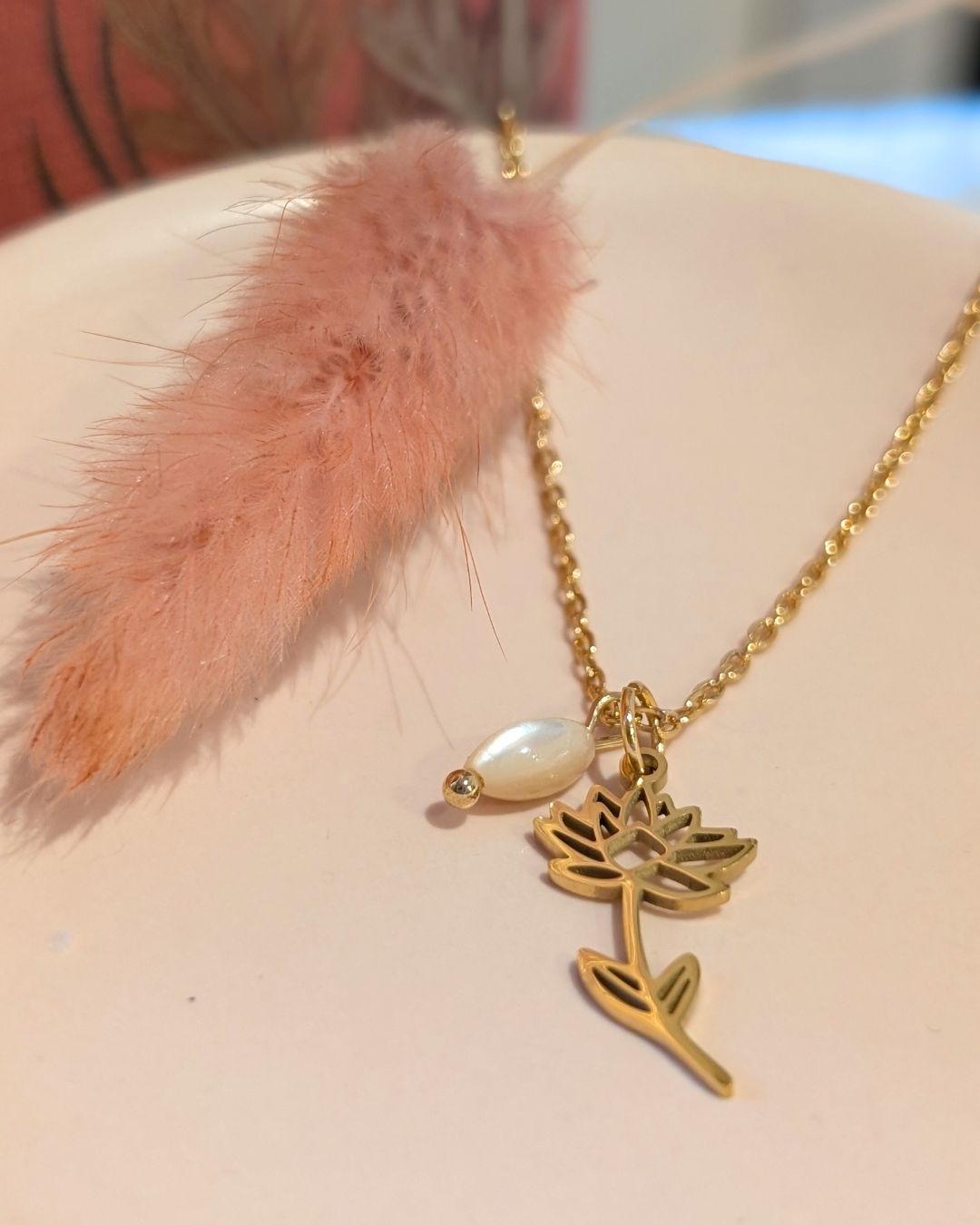 Collier Fleur de Naissance Juillet (Nénuphar) — Acier Inoxydable