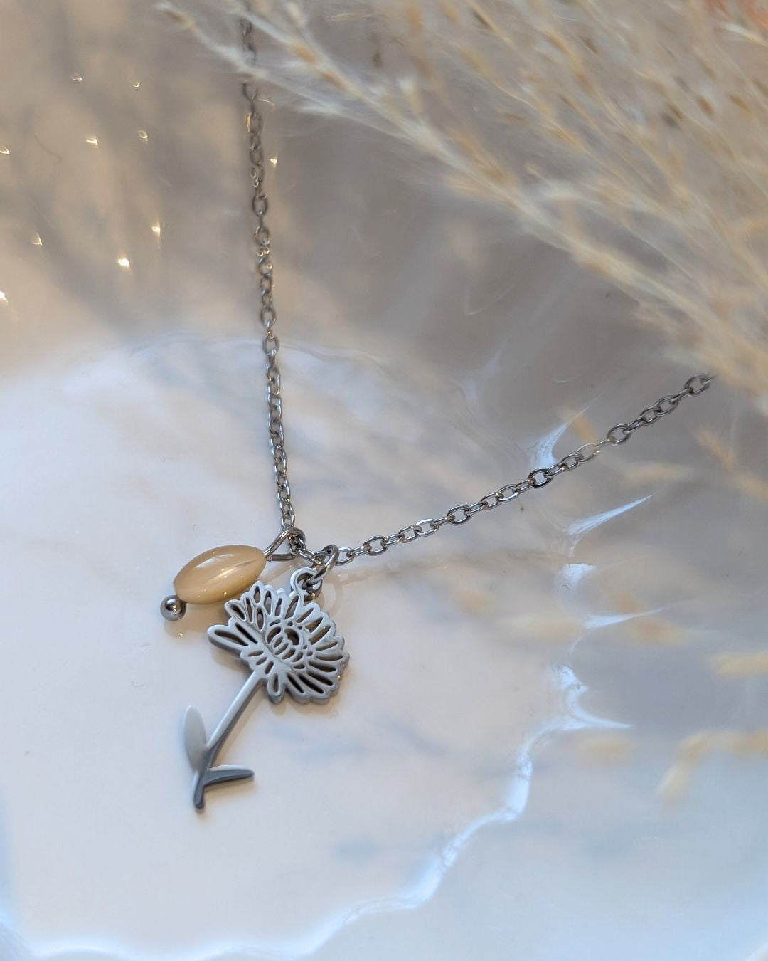 Collier Fleur de Naissance Novembre (Chrysanthème) — Acier Inoxydable