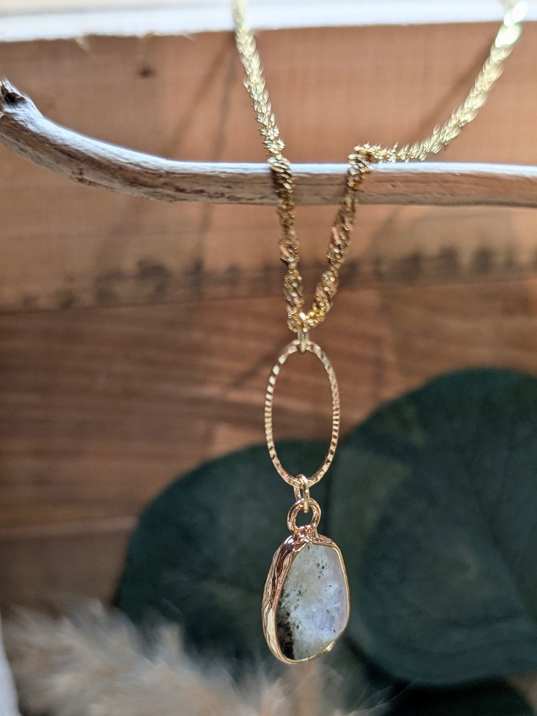 Collier Margareth — Acier Inoxydable Doré et Pendentif Pierre Fine
