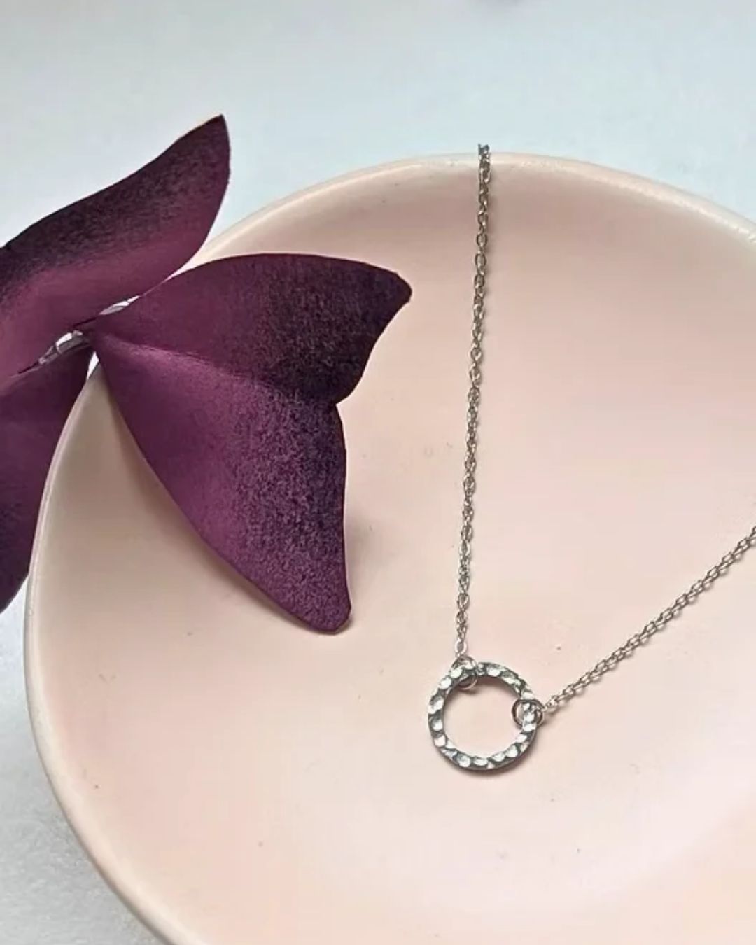 Collier Miranda — Anneau martelé en acier inoxydable