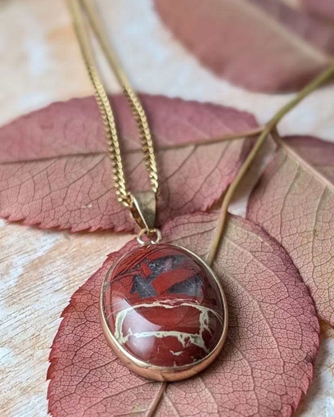 Collier Rorie - Acier Inoxydable Doré & Pendentif Ovale en Pierre Naturelle