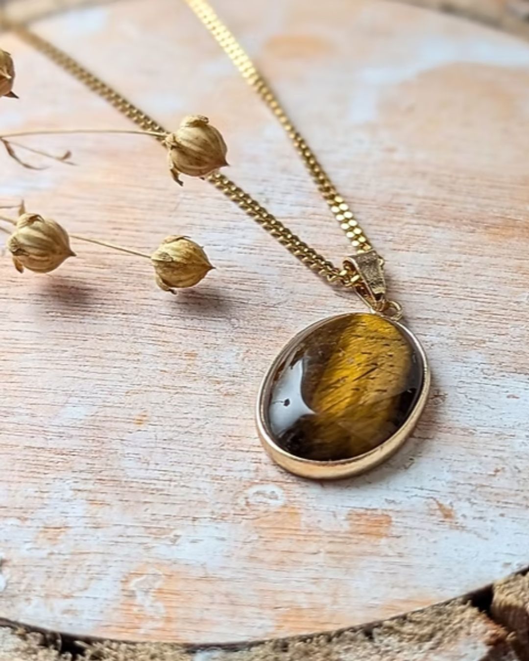 Collier Rorie - Acier Inoxydable Doré & Pendentif Ovale en Pierre Naturelle