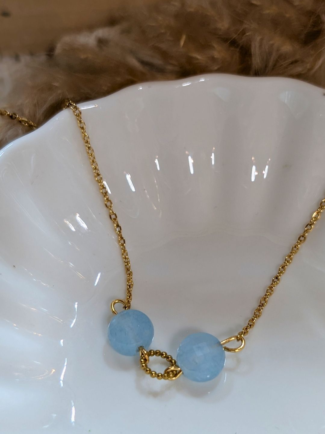 Collier Liselle - Chaîne en acier inoxydable doré et pierres naturelles