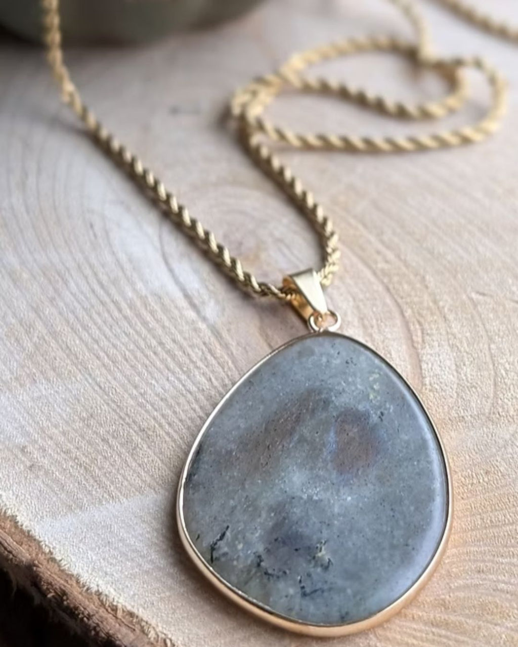 Sautoir Solange - Acier Inoxydable Doré & Pendentif Goutte Labradorite