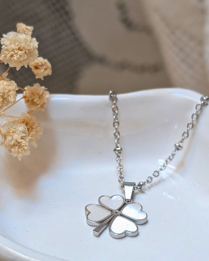 Collier Maeve — Pendentif Trèfle Nacre &amp; Acier Inoxydable
