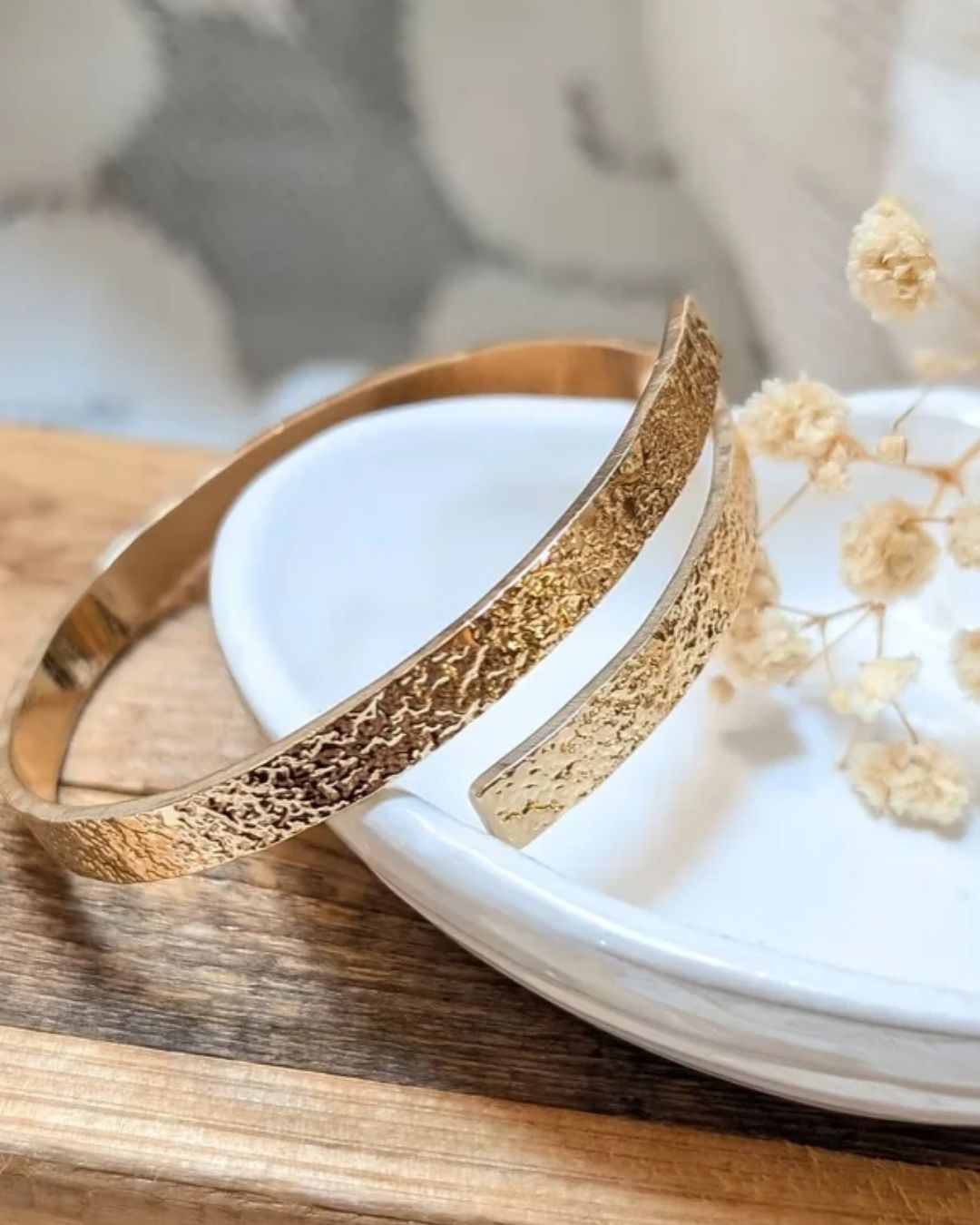 Jonc Lana — Bracelet martelé en acier inoxydable