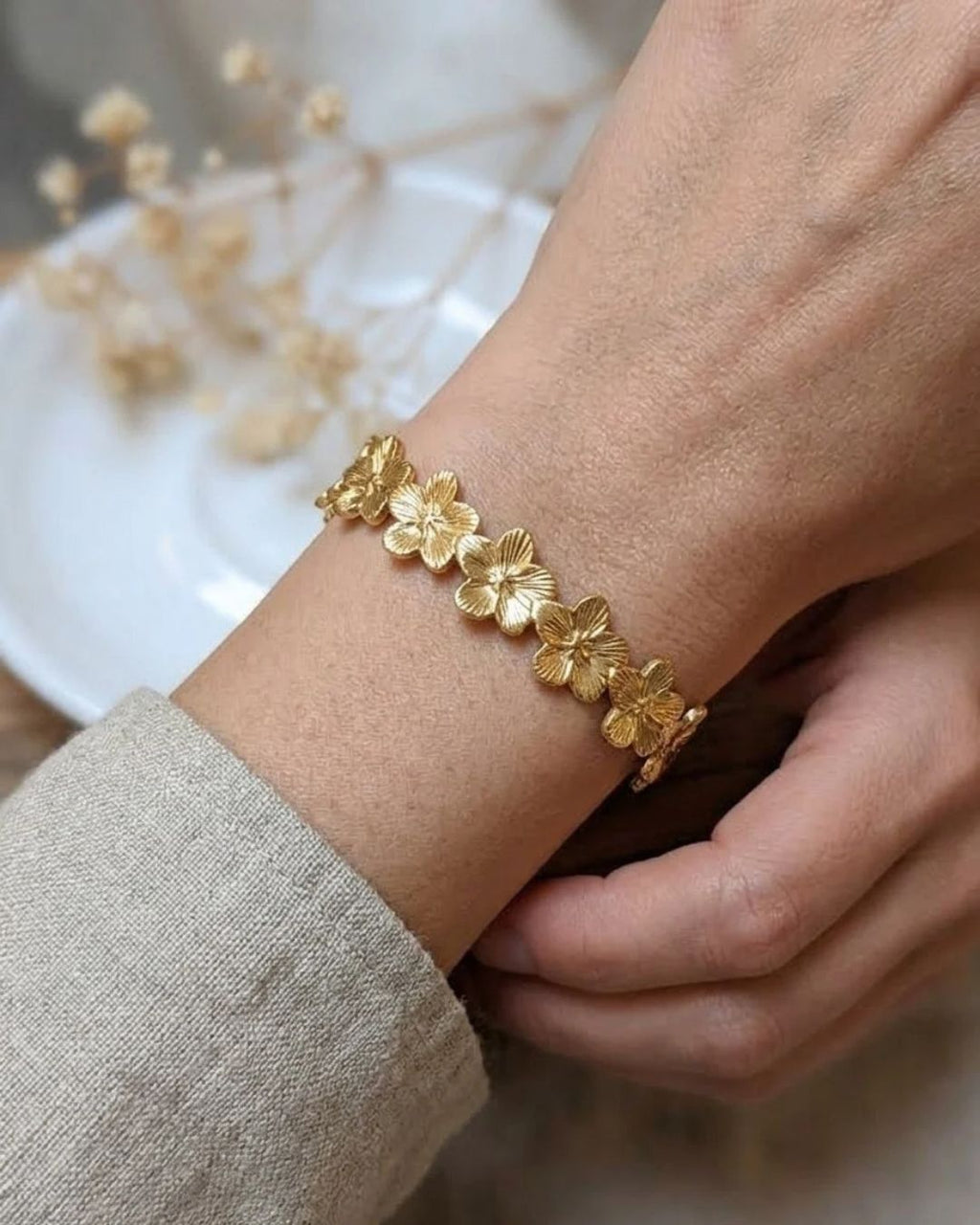 Jonc Ona en acier inoxydable — Bracelet fleur strié
