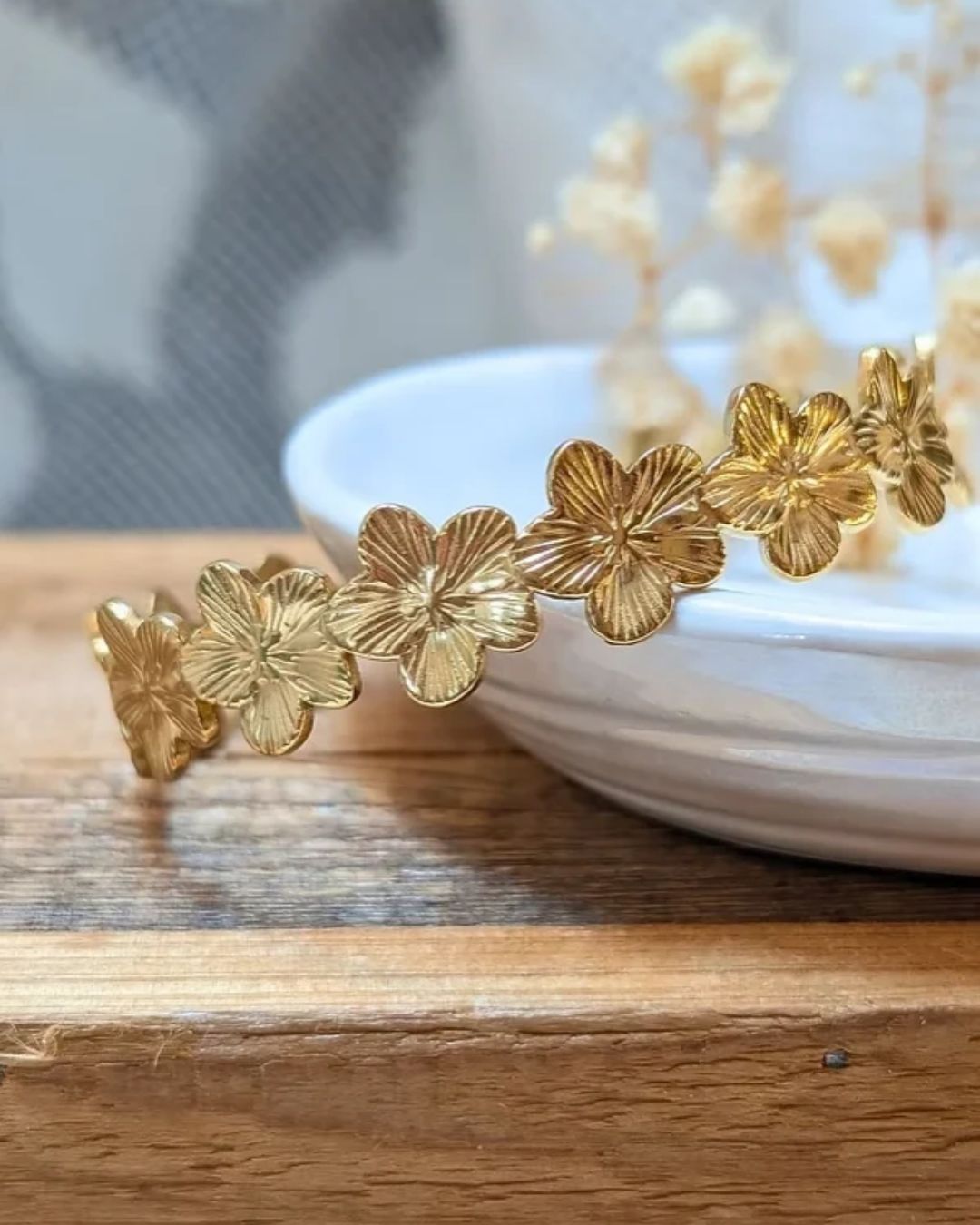 Jonc Ona en acier inoxydable — Bracelet fleur strié