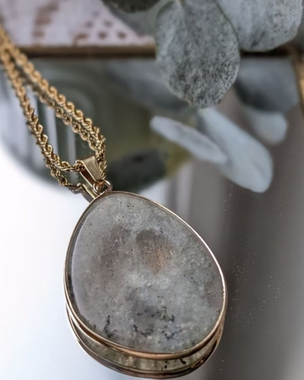 Sautoir Solange - Acier Inoxydable Doré & Pendentif Goutte Labradorite
