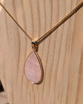 Sautoir Edwige — Long Collier Pendentif Goutte en Pierre Naturelle et Acier Inoxydable Doré