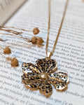 Sautoir Nemera — Fleur motif léopard et acier inoxydable doré
